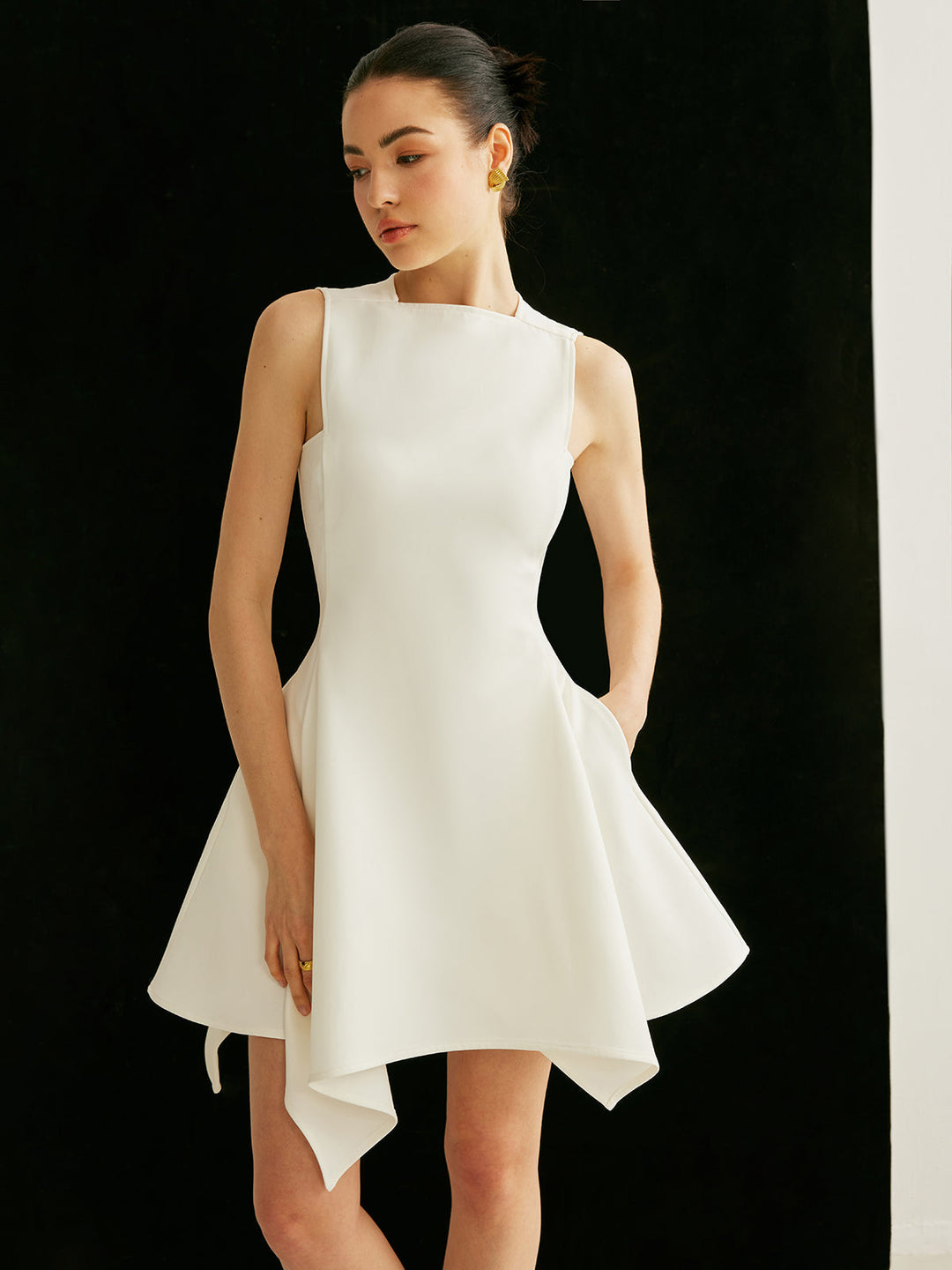 Şık Asimetrik Elbise ile Pratik Cepler