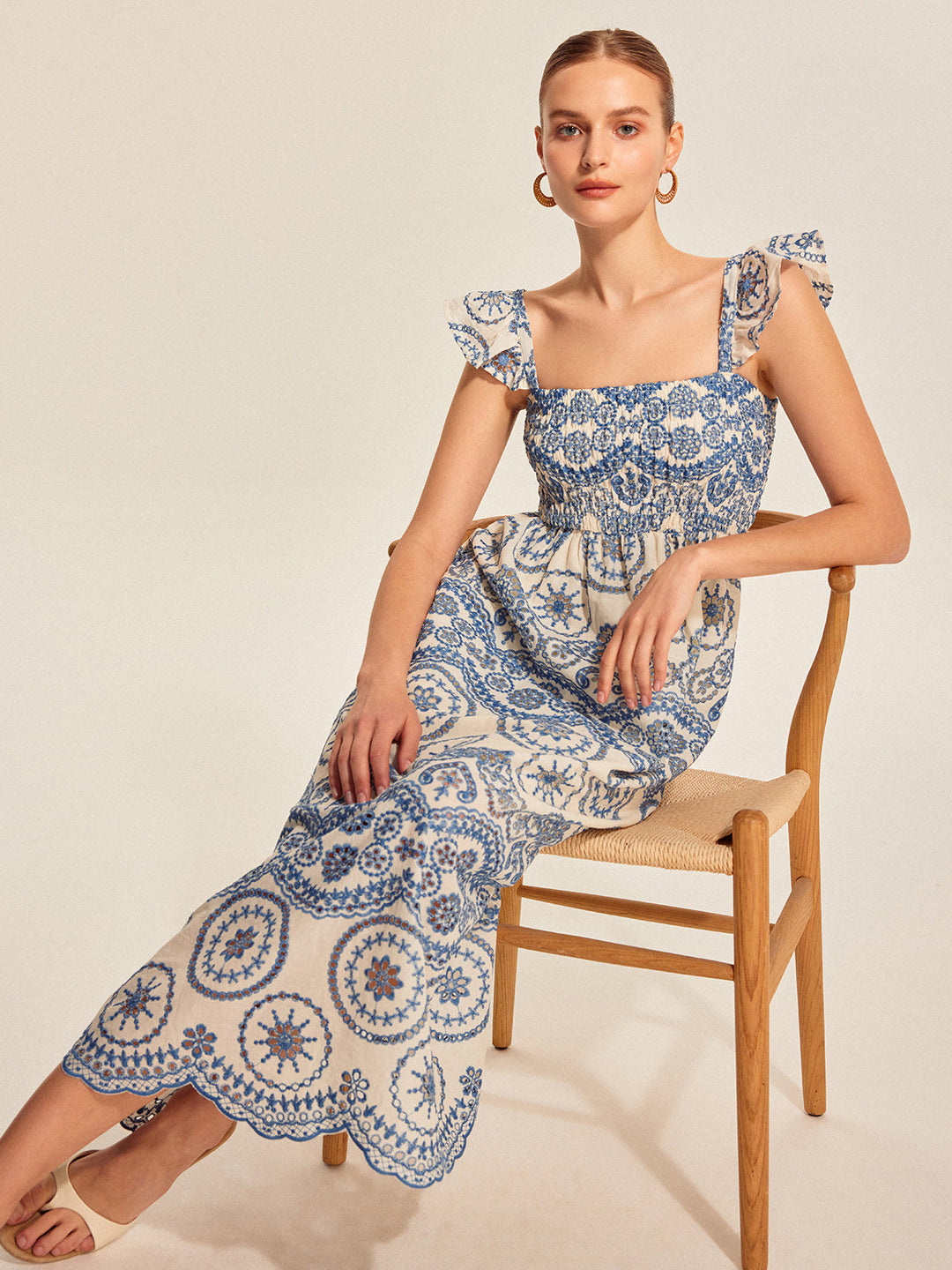 Boho çiçekli elbise ile etkileyici sırt dekolteli