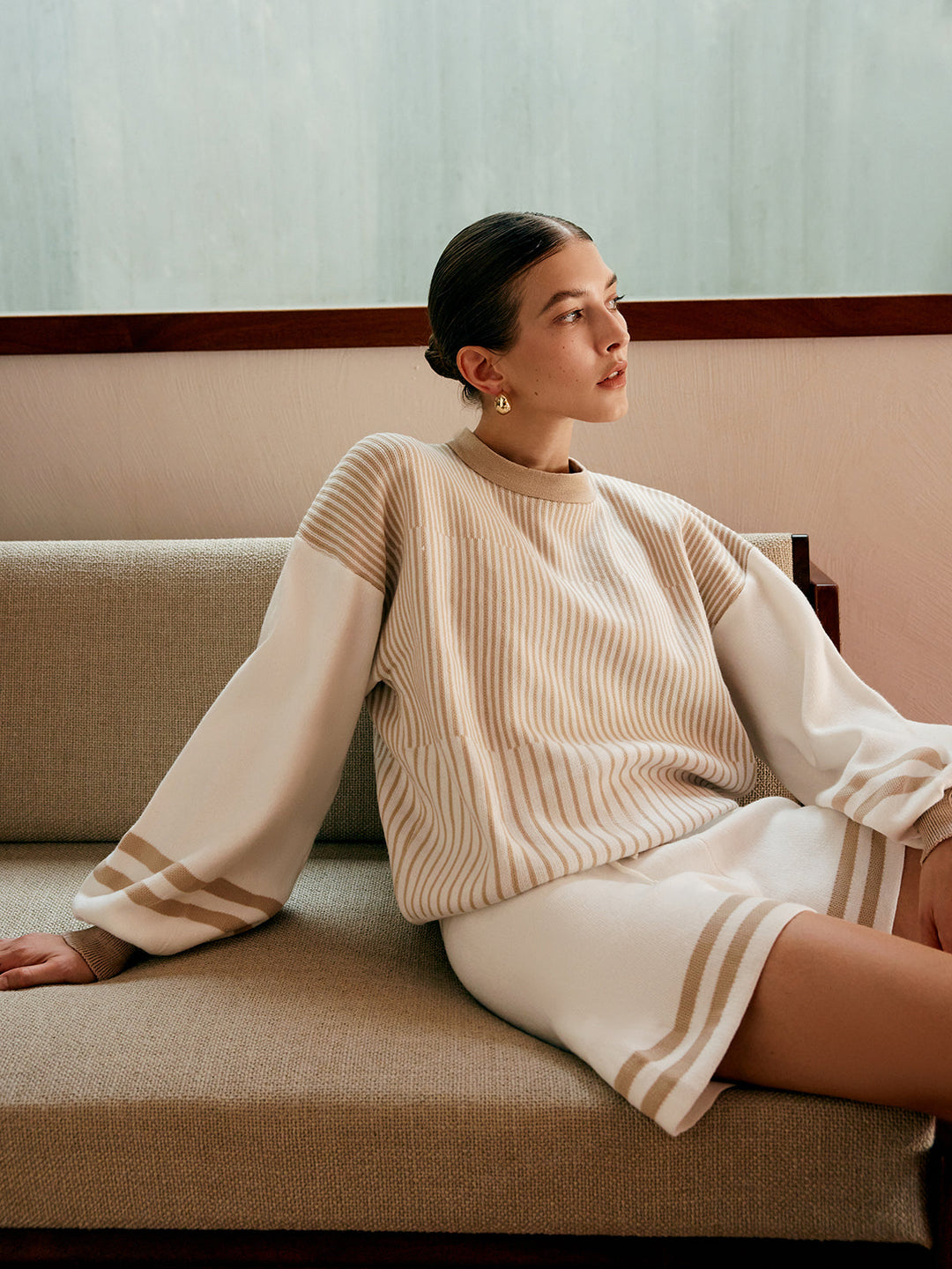 Çizgili İpli Kazak Takımı, gündelik stil için mükemmel bir seçim