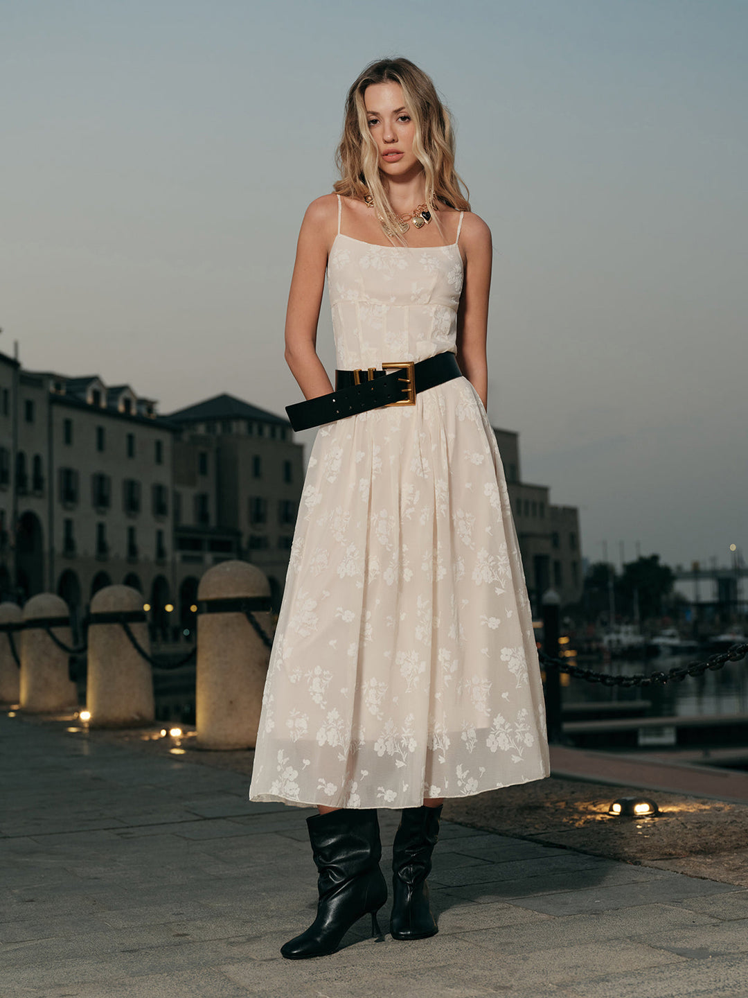 Şık Çiçek Desenli Jakarlı Maksi Elbise