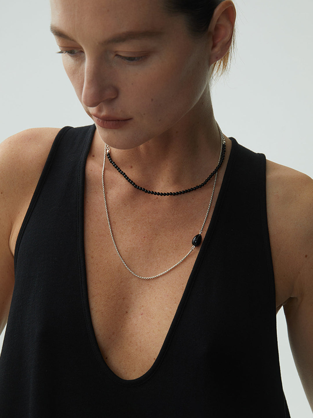 Siyah Oniks Boncuklu Kolye, zarif ve şık tasarım