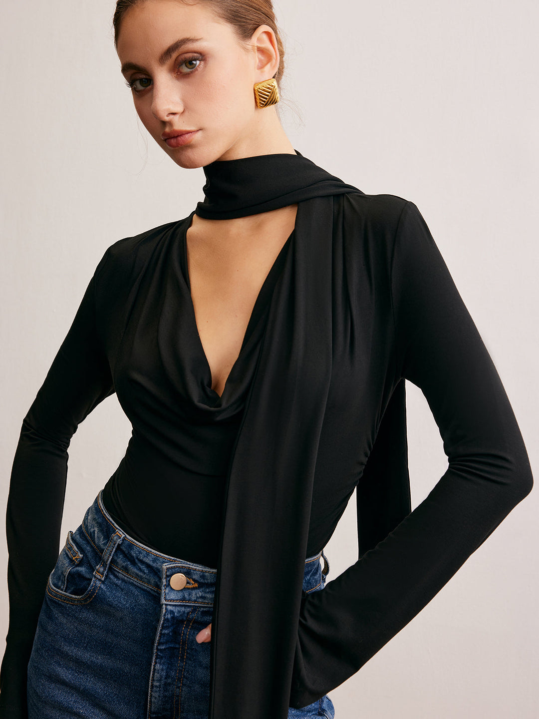 Şık şal yaka t-shirt ve kurdele detayı