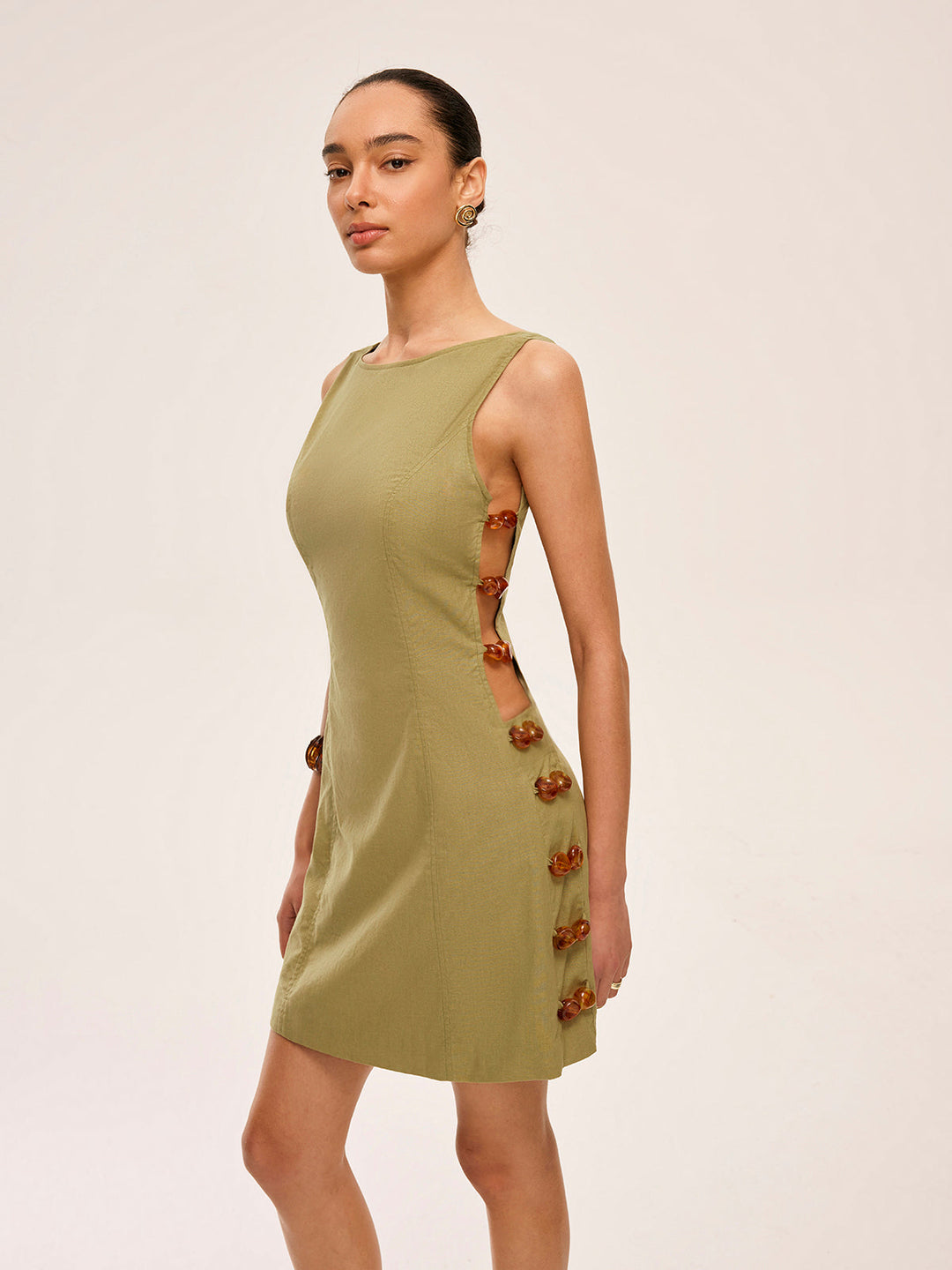 Pamuk ve keten karışımı şık kesik yan elbise