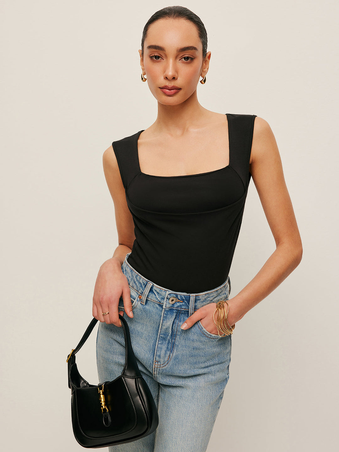 Şık Kare Yaka Vücuda Oturan Atlet