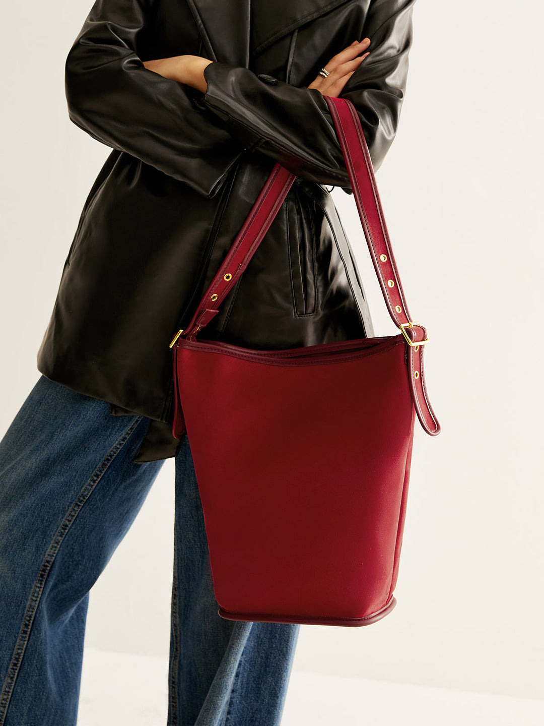 Ayarlanabilir askılı süet kovbag, Svelte Chic