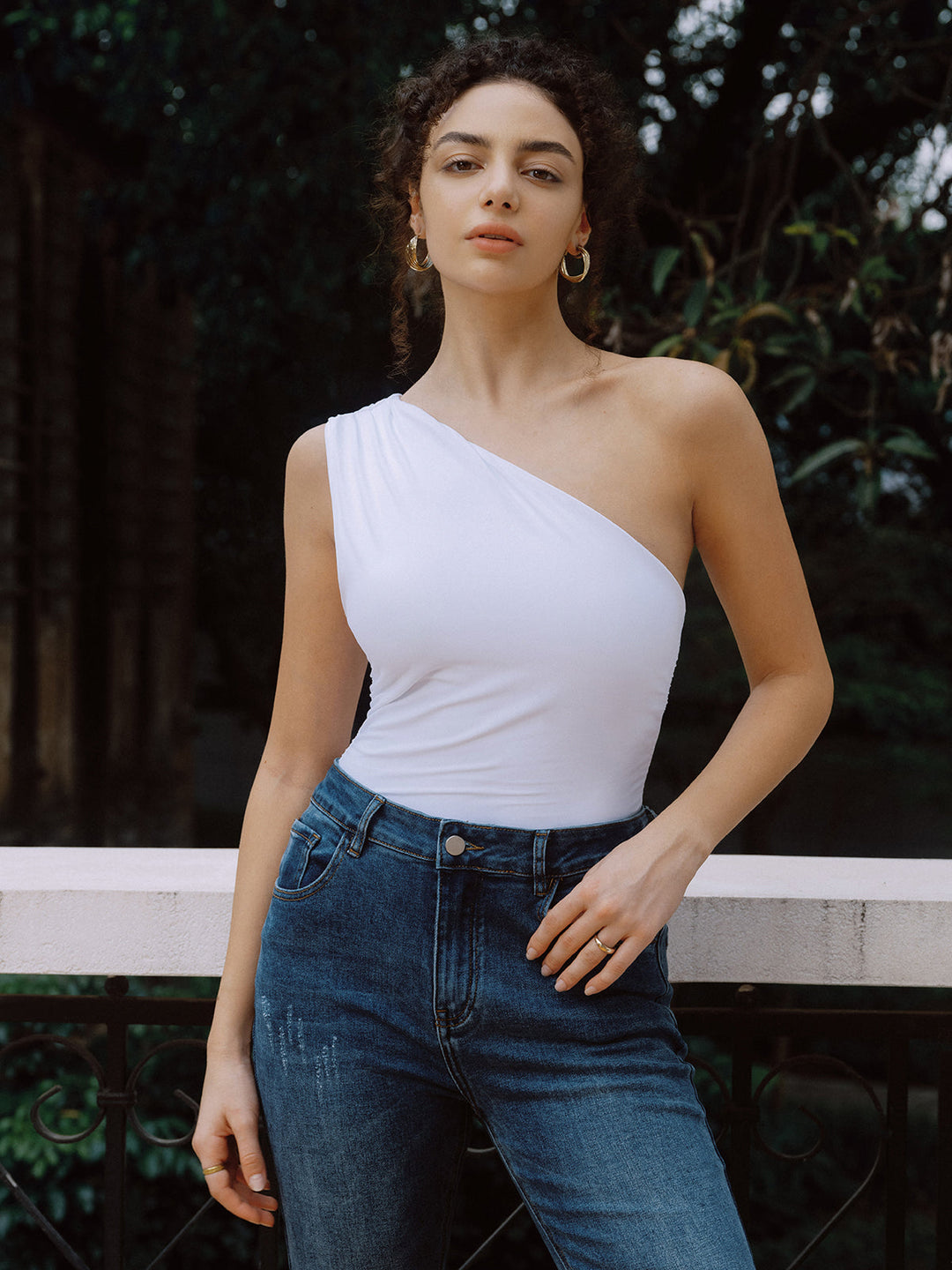 Düz Tek Omuz Kapalı Tank Top - Asimetrik ve Şık Tasarım