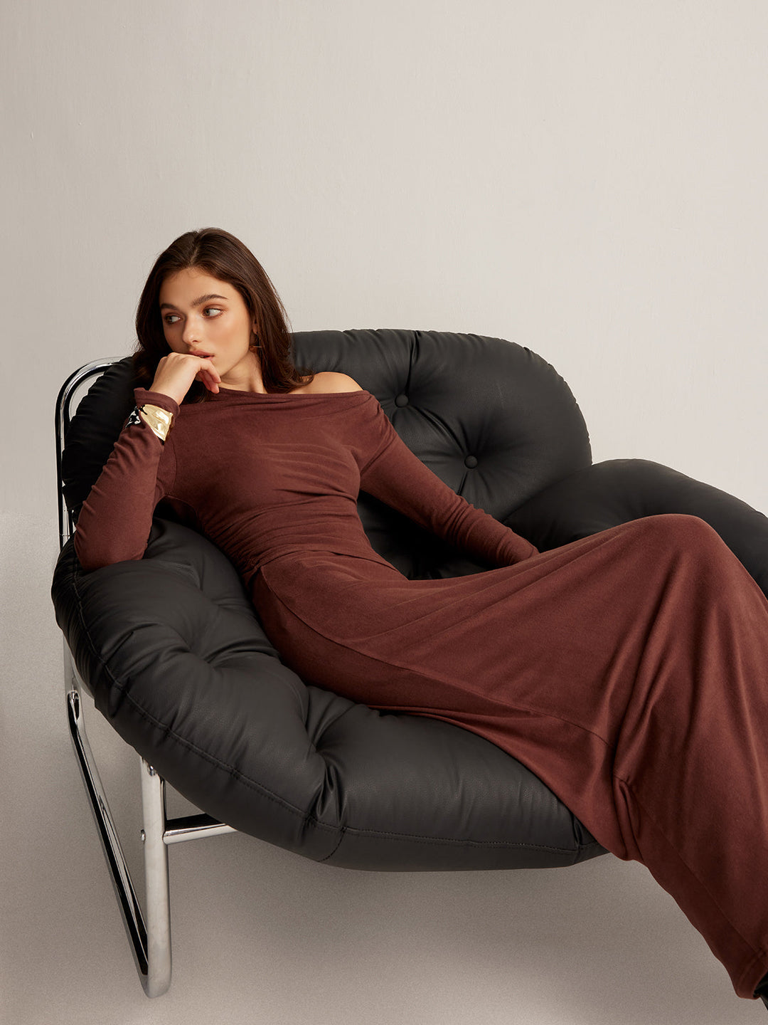 İlginç yaka jarse etek takımı, asimetrik tasarım