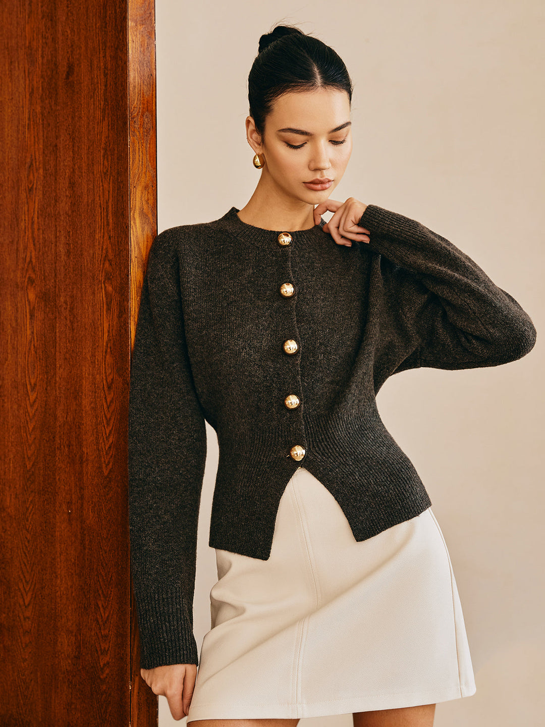 Button Down Split Sweater, şık ve modern tasarım