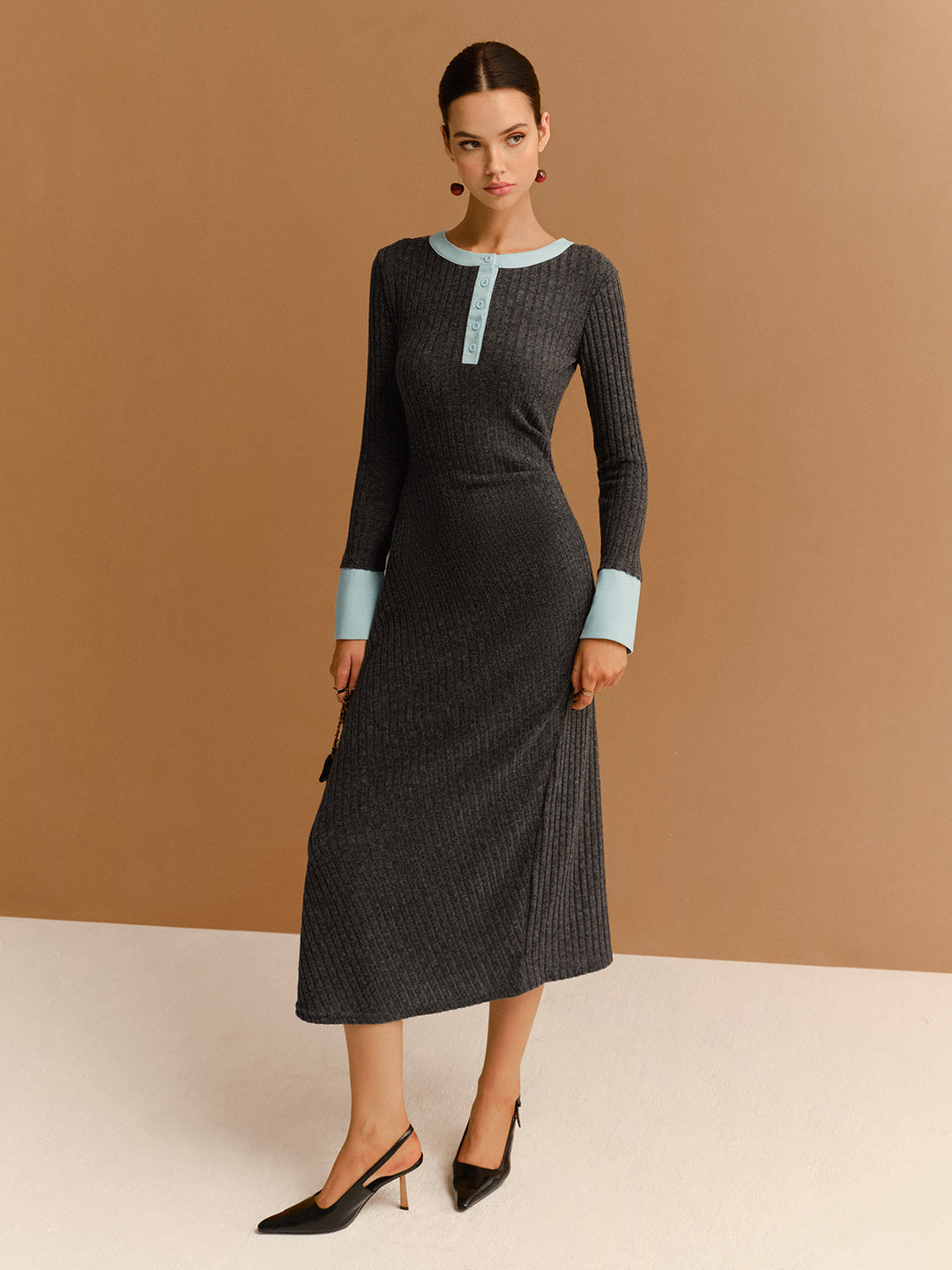 Şık Kabarık Slim Elbise, kontrast kenar ve düğme detayıyla