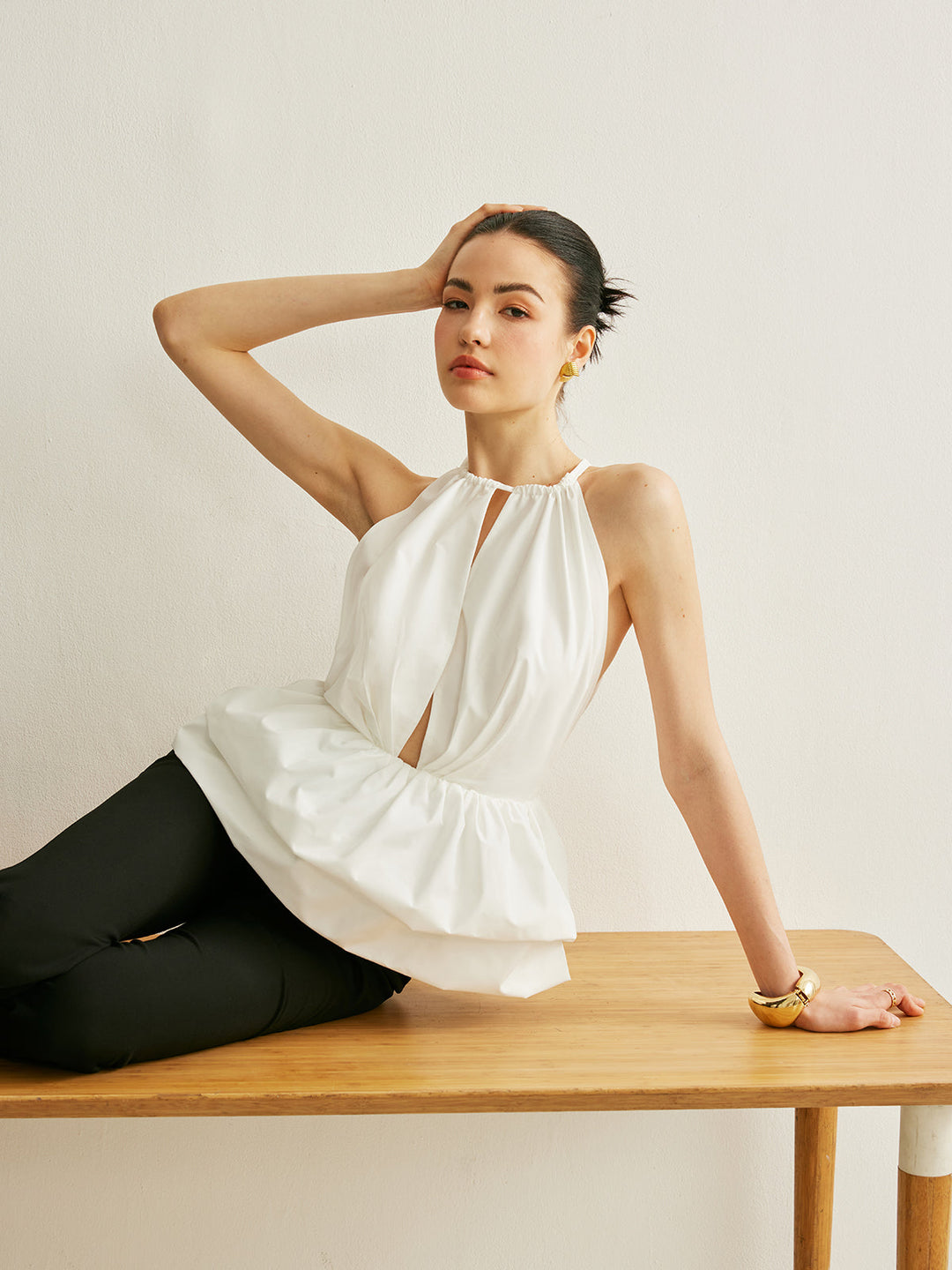 Şık Peplum Üst, dikkat çekici anahtar göz yaka ile