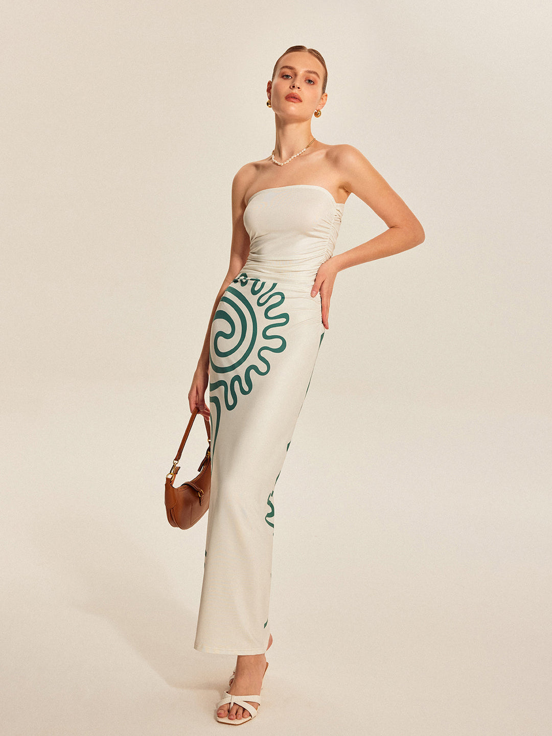 Şık Askısız Fırfırlı Desenli Elbise ile Kolay Şıklık