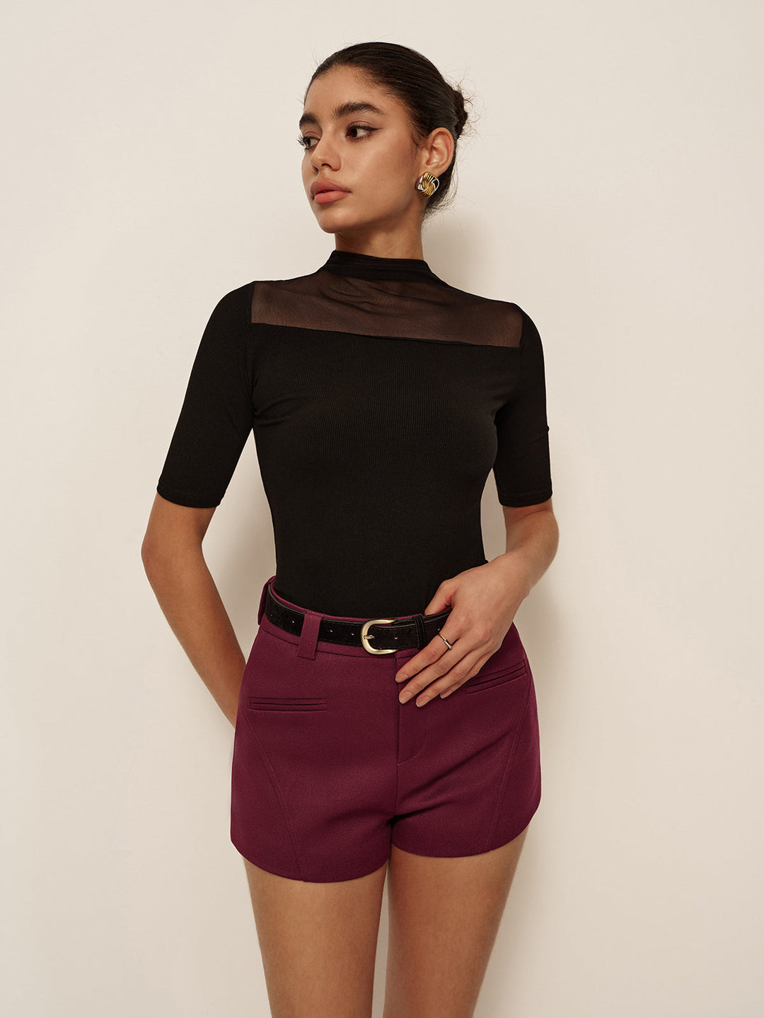 Şık Şeffaf Omuzlu Dar Kesim Kısa Kollu Tişört