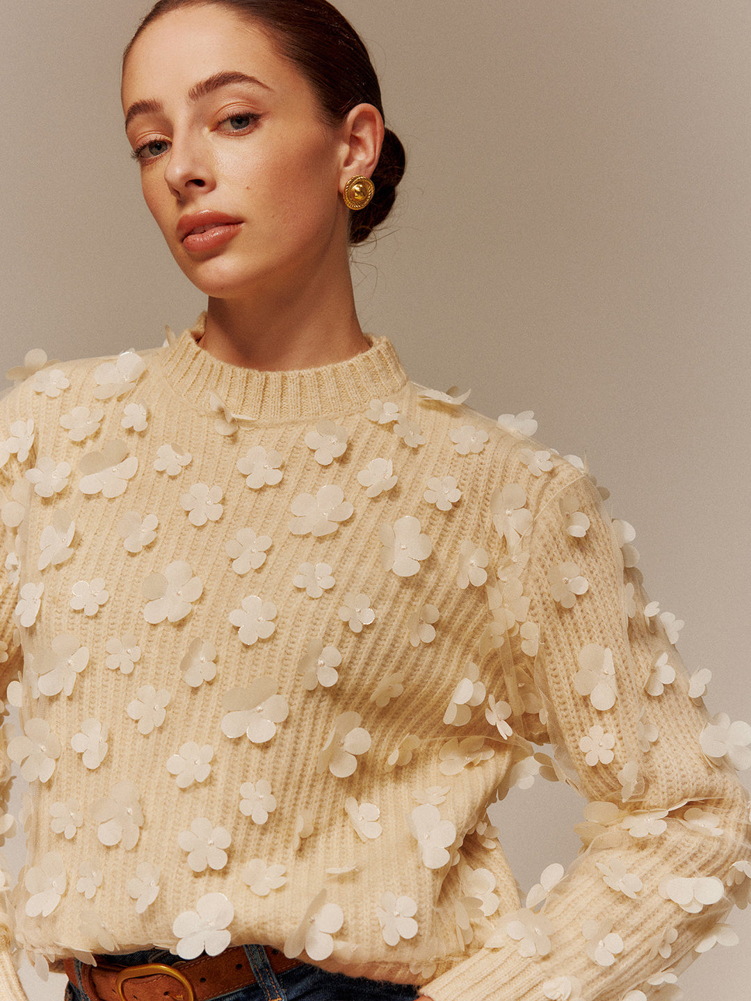 Şık Çiçekli Kısa Kazak, romantik ve şeffaf tasarımıyla