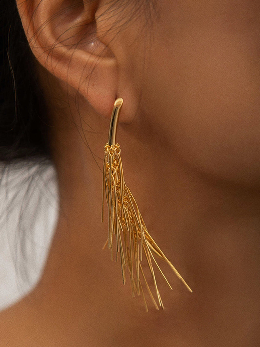 Golden Tassel Stud Earrings - Zarif ve Modern Küpe