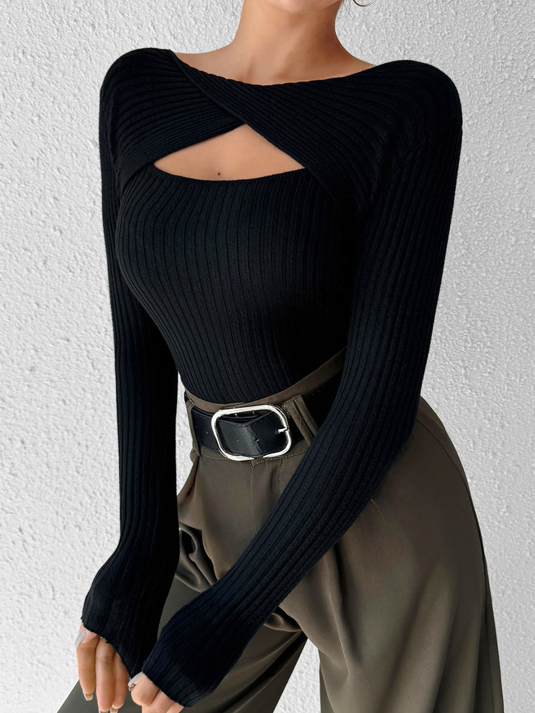 Kesik detaylı dar triko üst, Svelte Chic