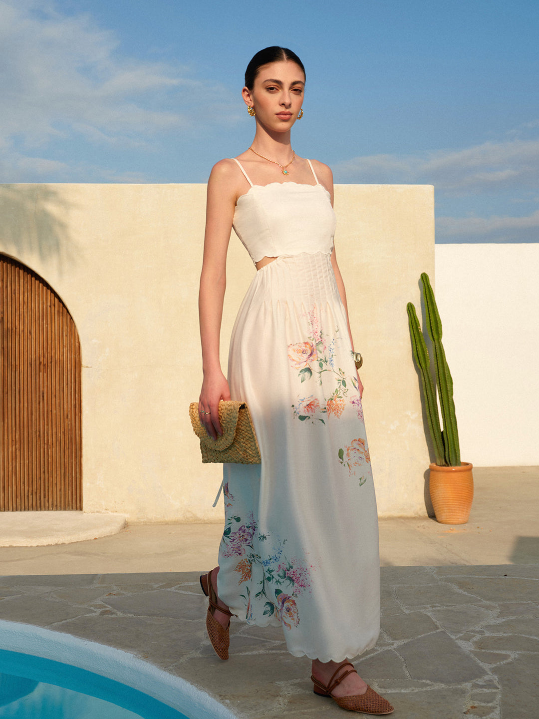 Şık Çiçek Desenli Dantel Bağcıklı Sırt Dekolteli Kolsuz Elbise