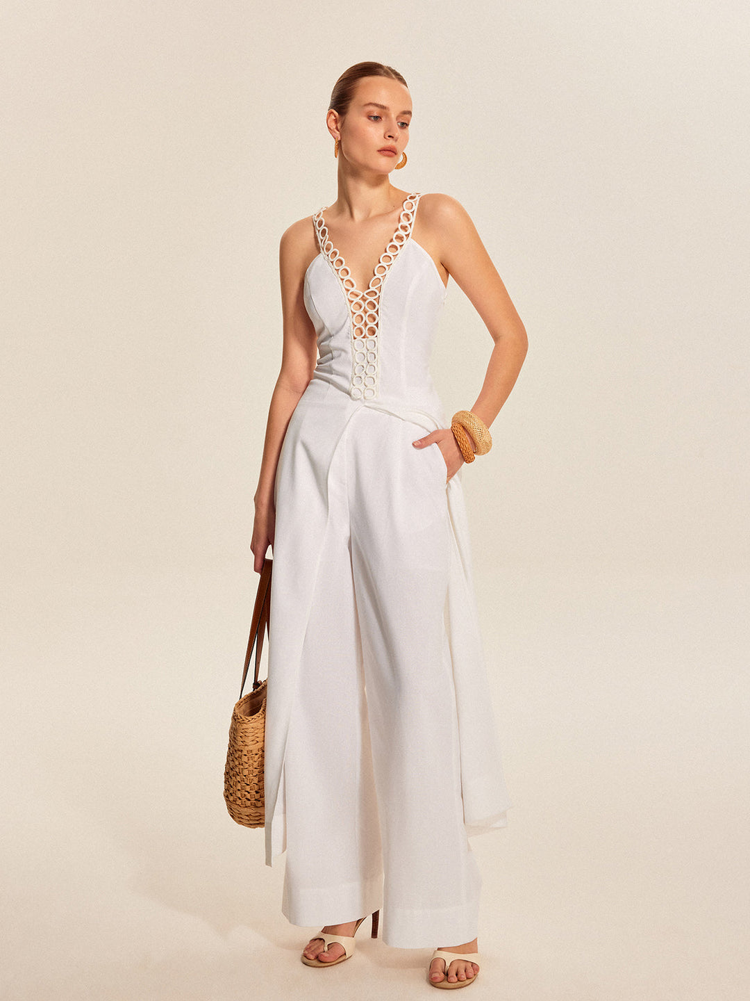 Şık Kasa Açık Dantelli V-Yaka Bluz, zarif ve şık tasarım