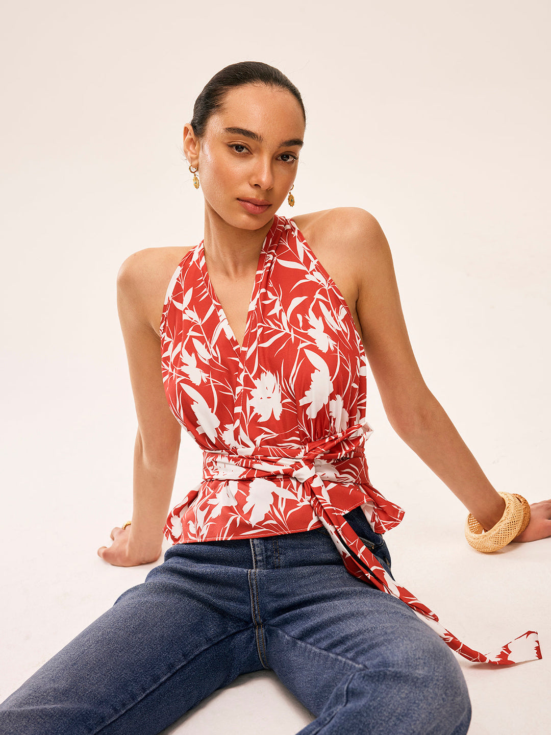 Çiçek Desenli Halter Yaka Bağcıklı Üst - Svelte Chic