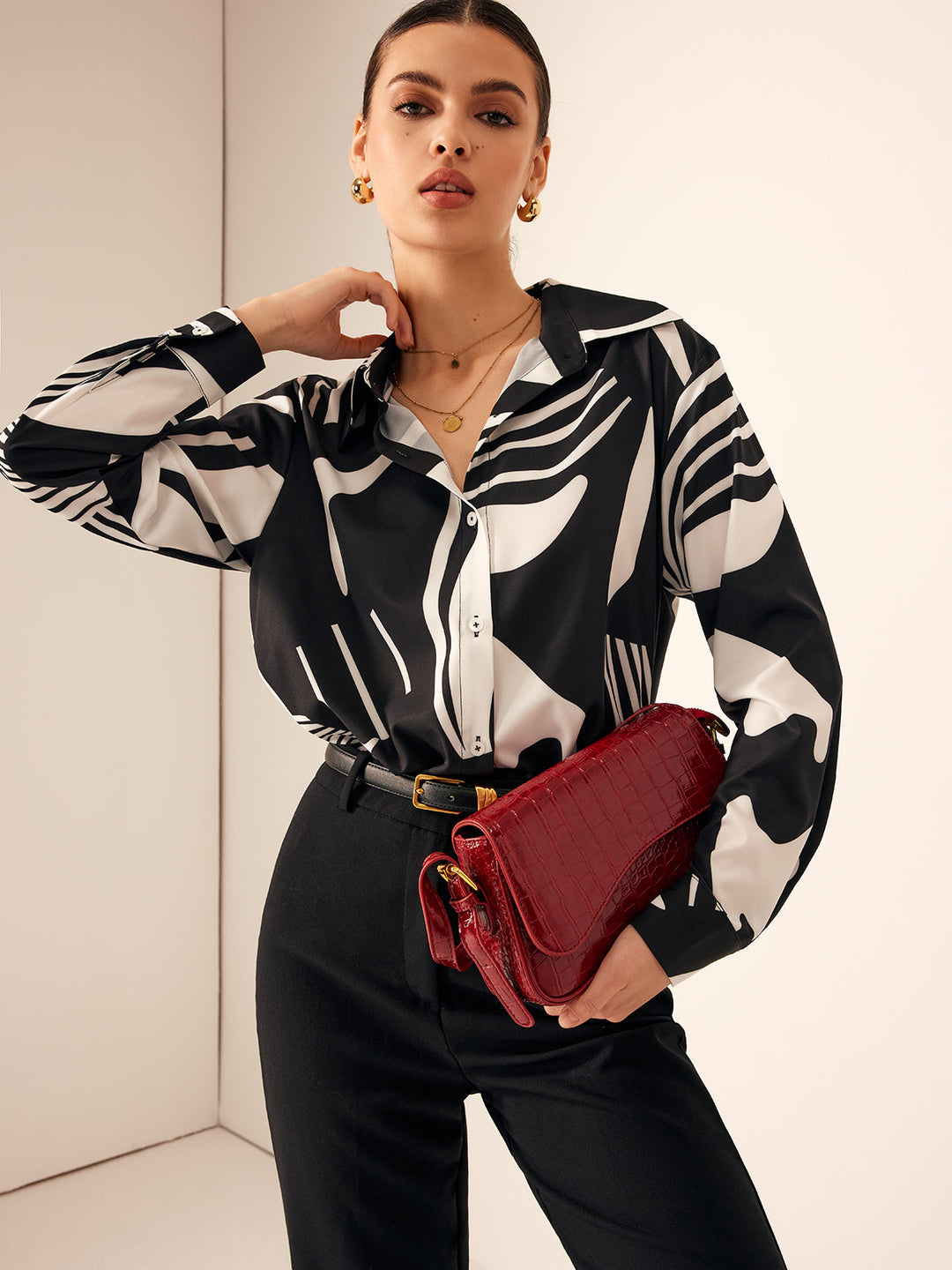 Zebra desenli düğmeli yaka gömlek