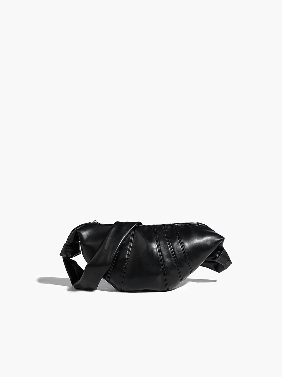 Şık ve modern dokulu kruvasan çapraz çanta