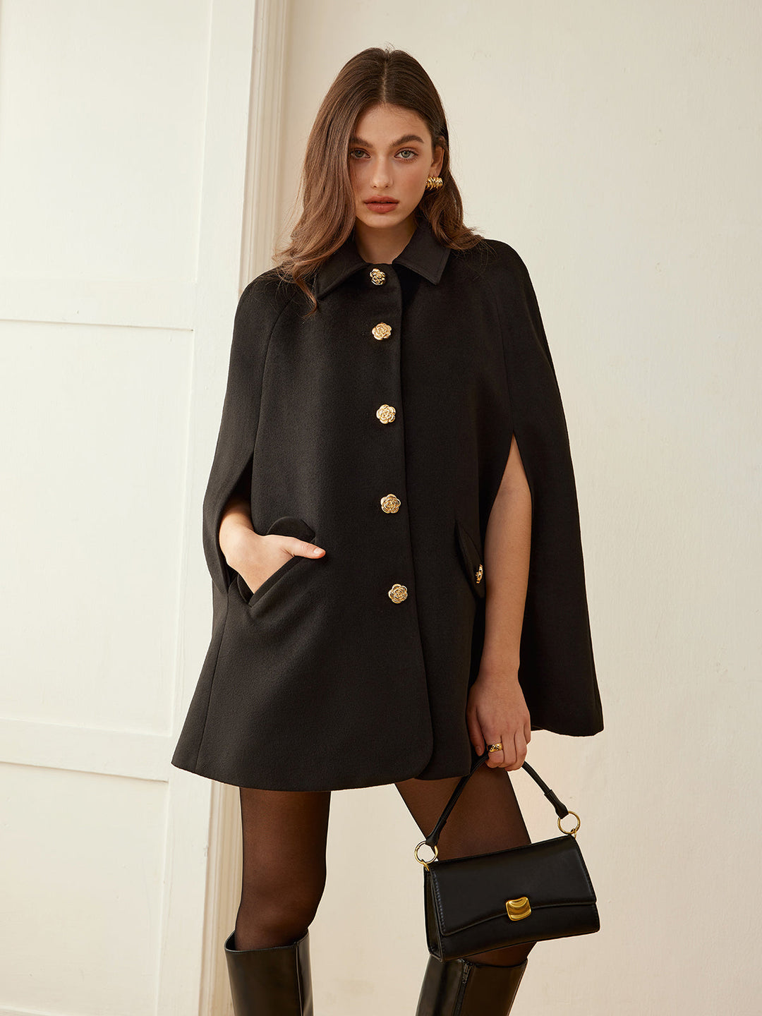 Cazibeli Kamelya Düğmeli Pelerin, şık ve zarif tasarım