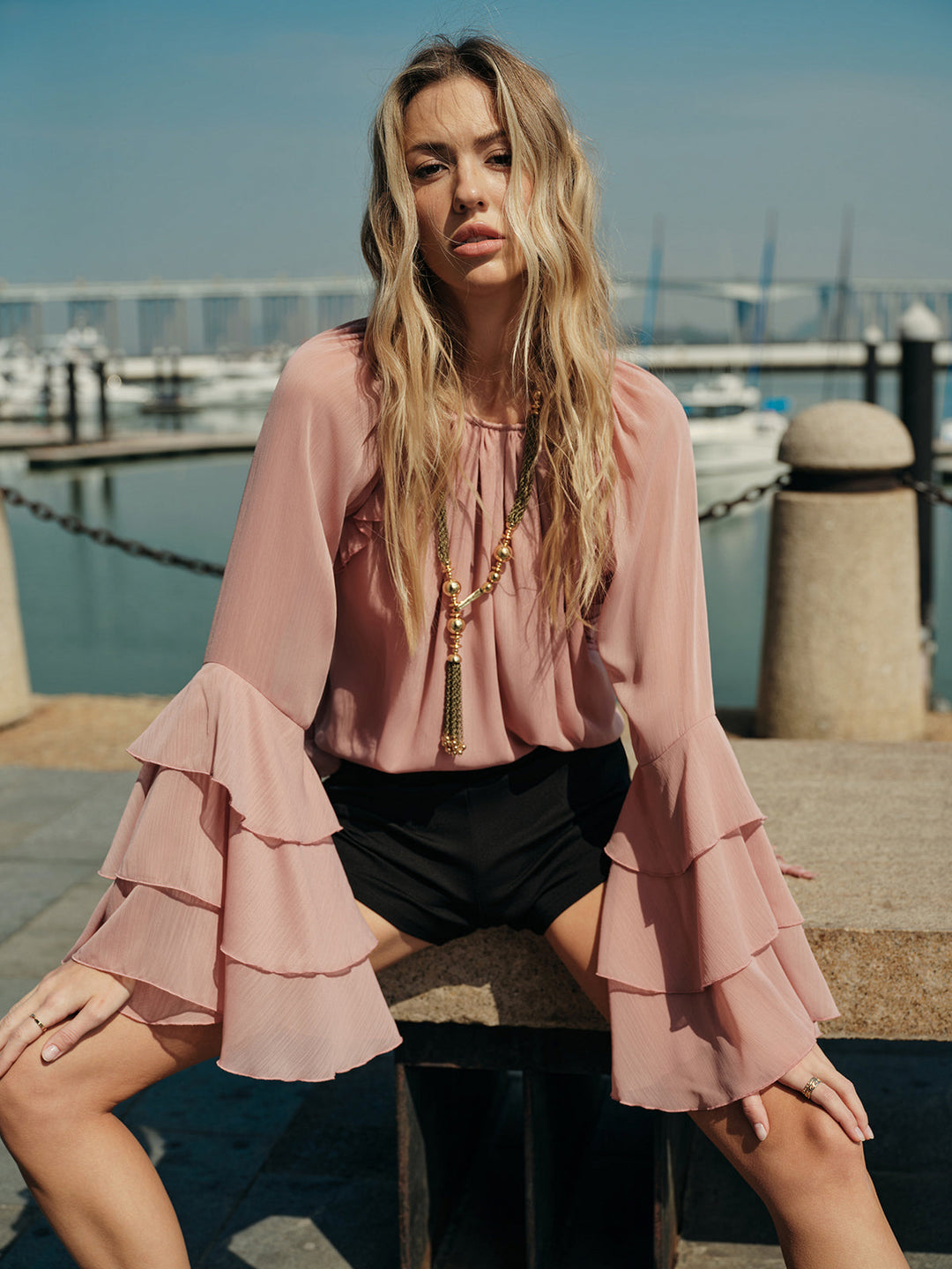 Şık Şifon Bluz, Cazip Volanlı Kollar ile