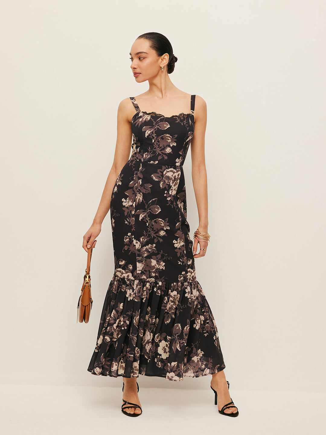 Şık Şifon Çiçekli Elbise ile Çekici Volan Etek