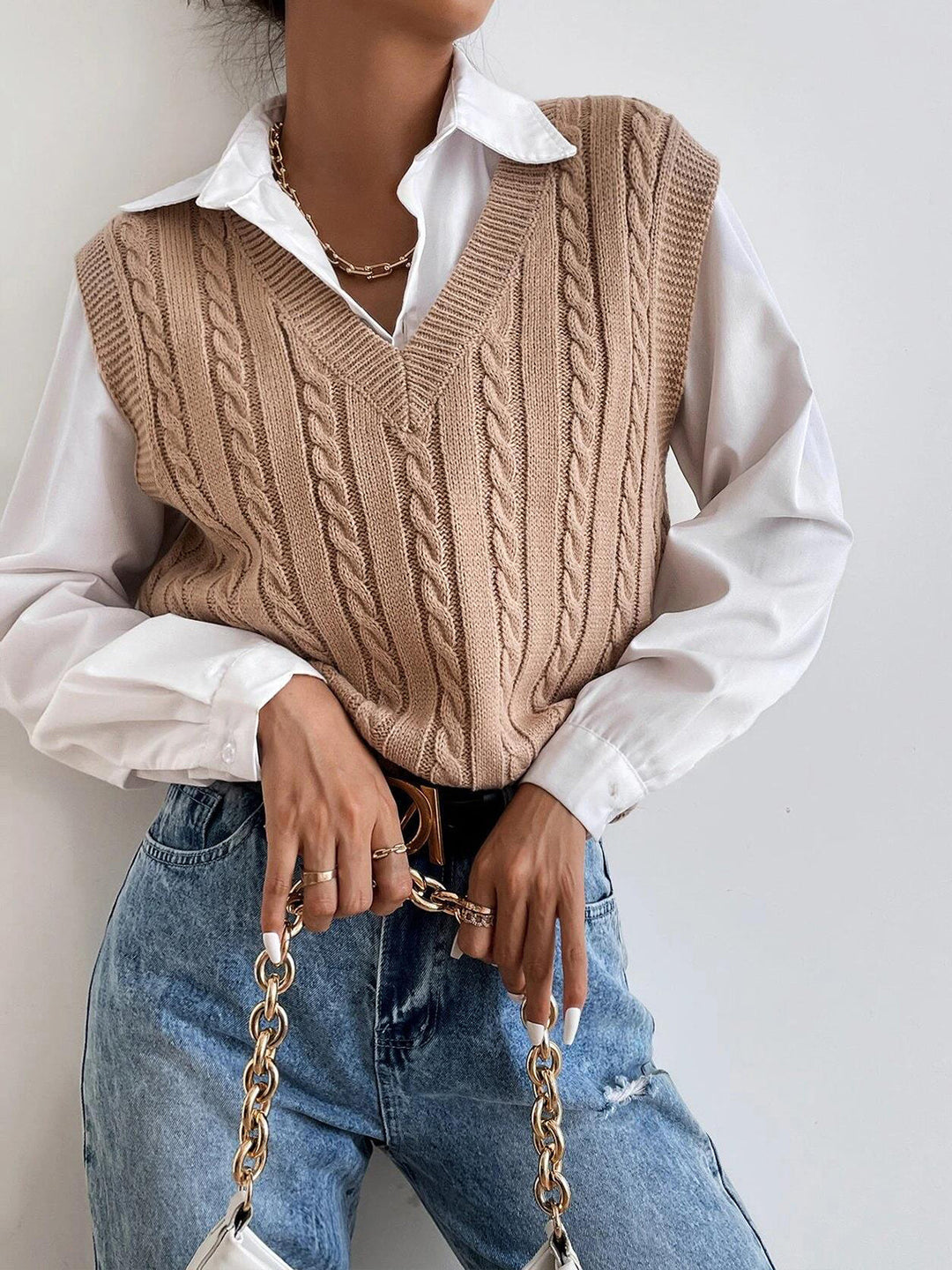 Minimalist V-Yaka Dönüşlü Yelek, şık ve modern tasarım