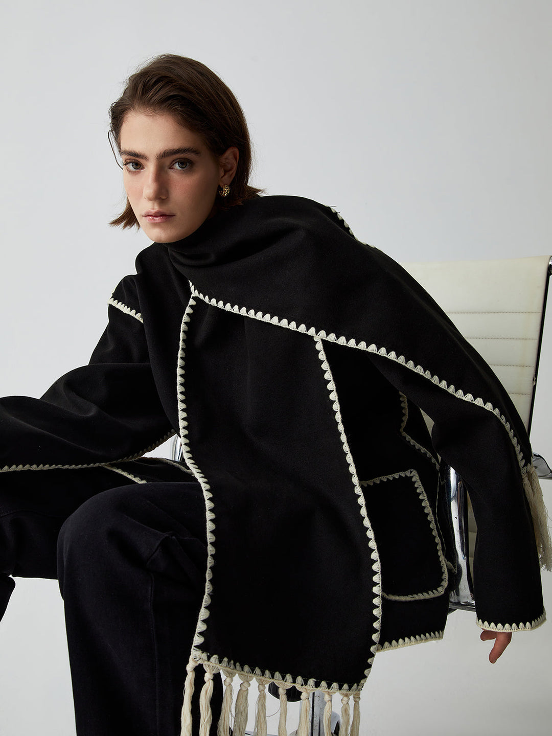 Uyumlu Eşarplı Kontrast Kaplamalı Ceket