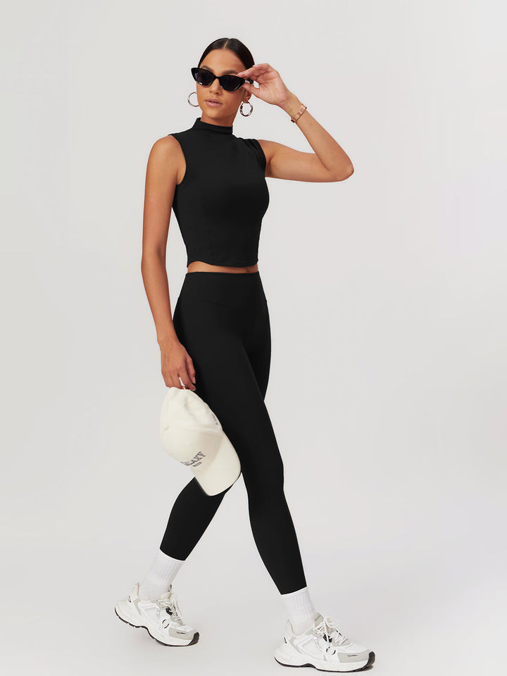 Активен топ с тънка талия