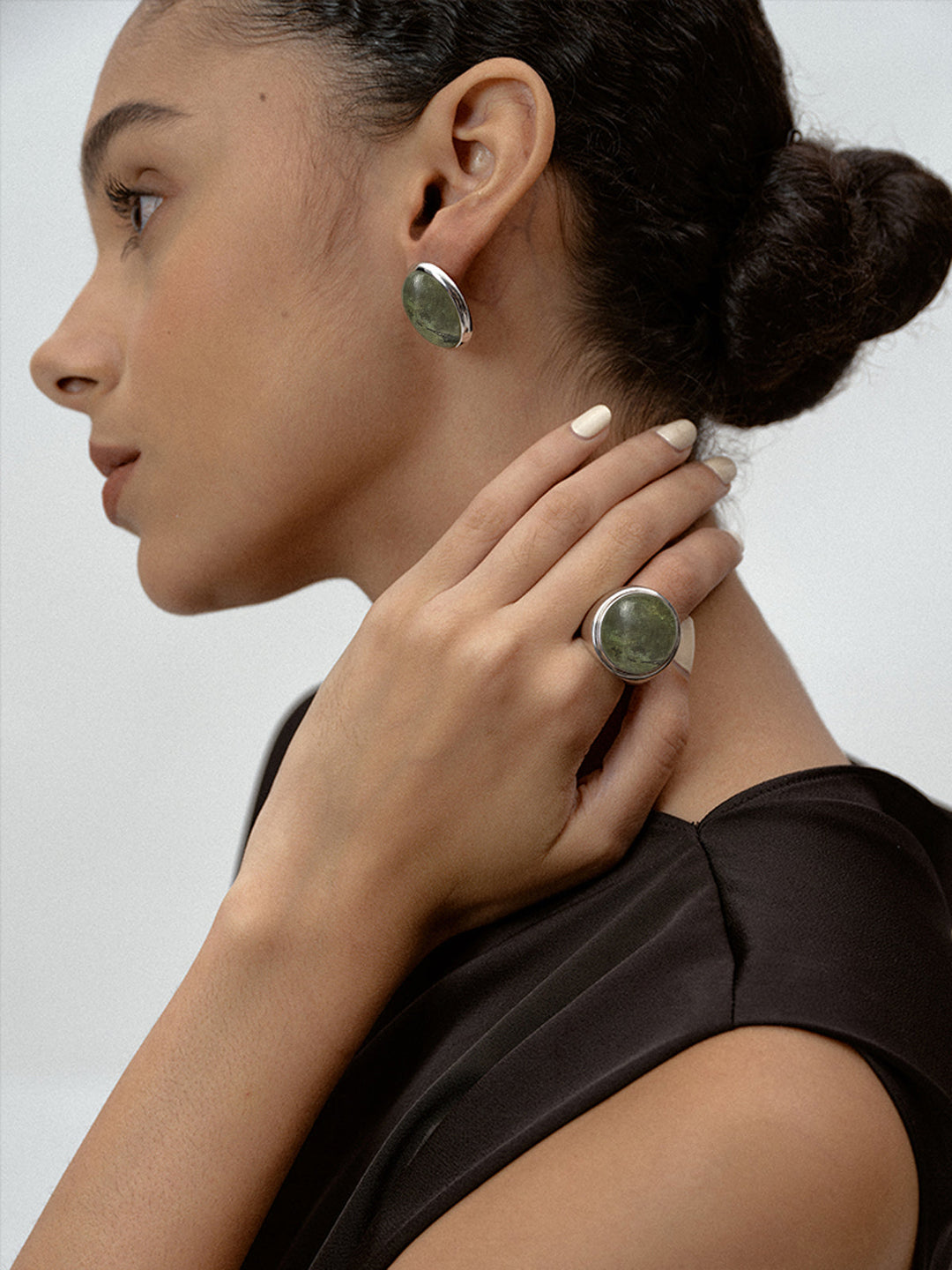 Пръстен от мъхово зелен спектролит