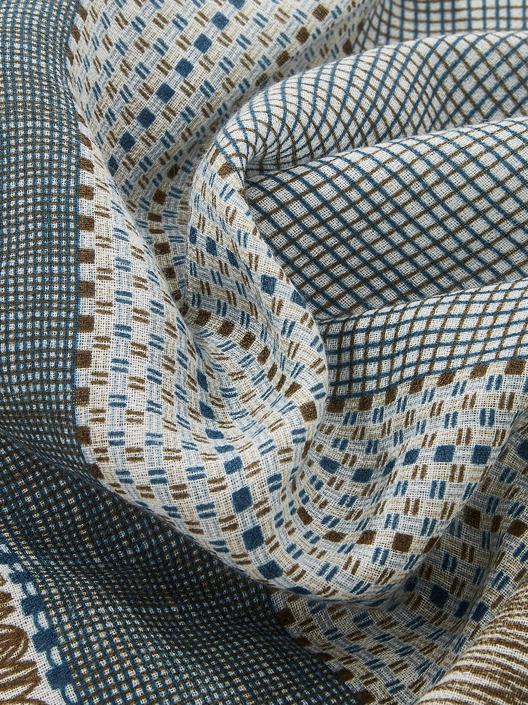 Многофункционален шал с цветни блокове 