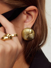 Обеци с вълнообразен ръб 