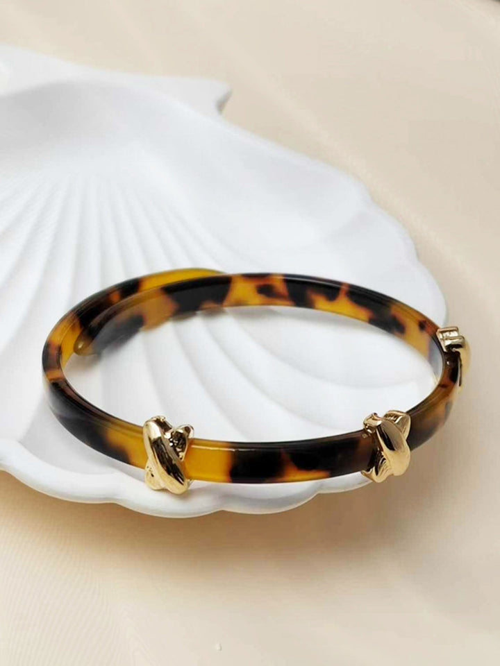 Акрилна кехлибарена гривна 