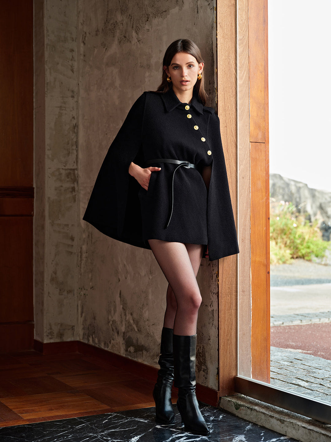 Altın Düğmeli Cep Detaylı Kuşaklı Pelerin