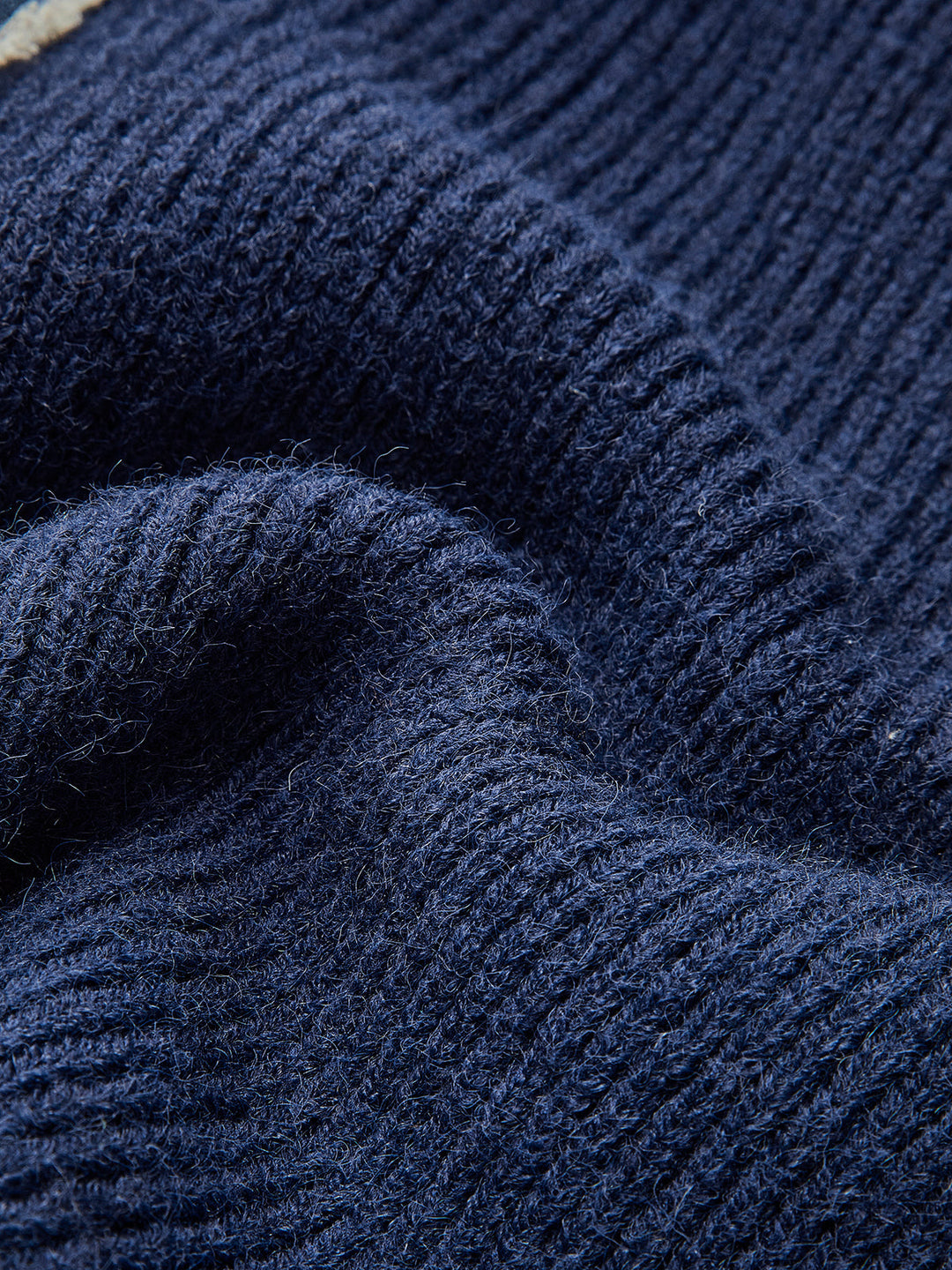 Pencere Yaka Esnek Düğmeli Triko Üst