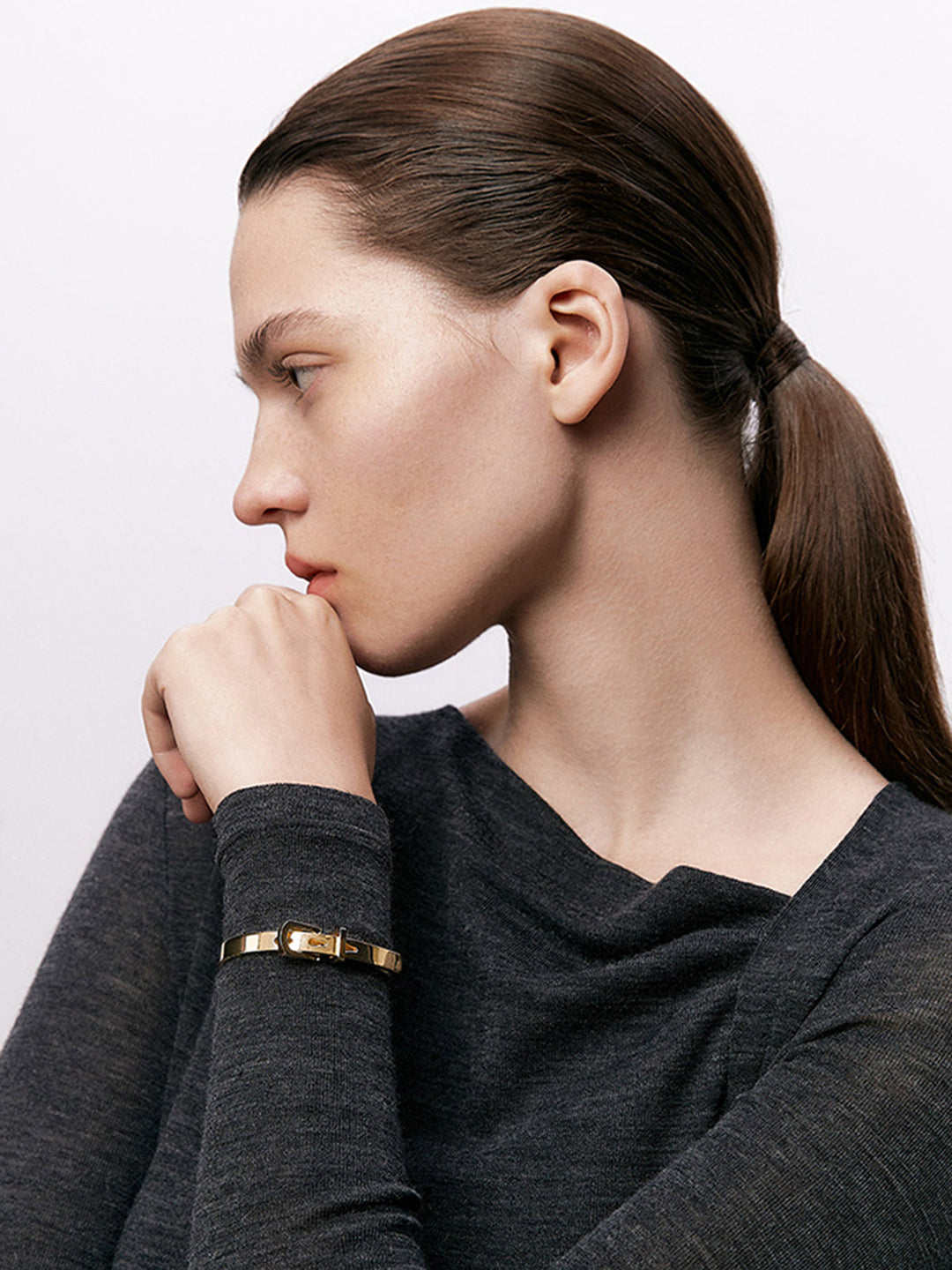 Отворена гривна със закопчалка 