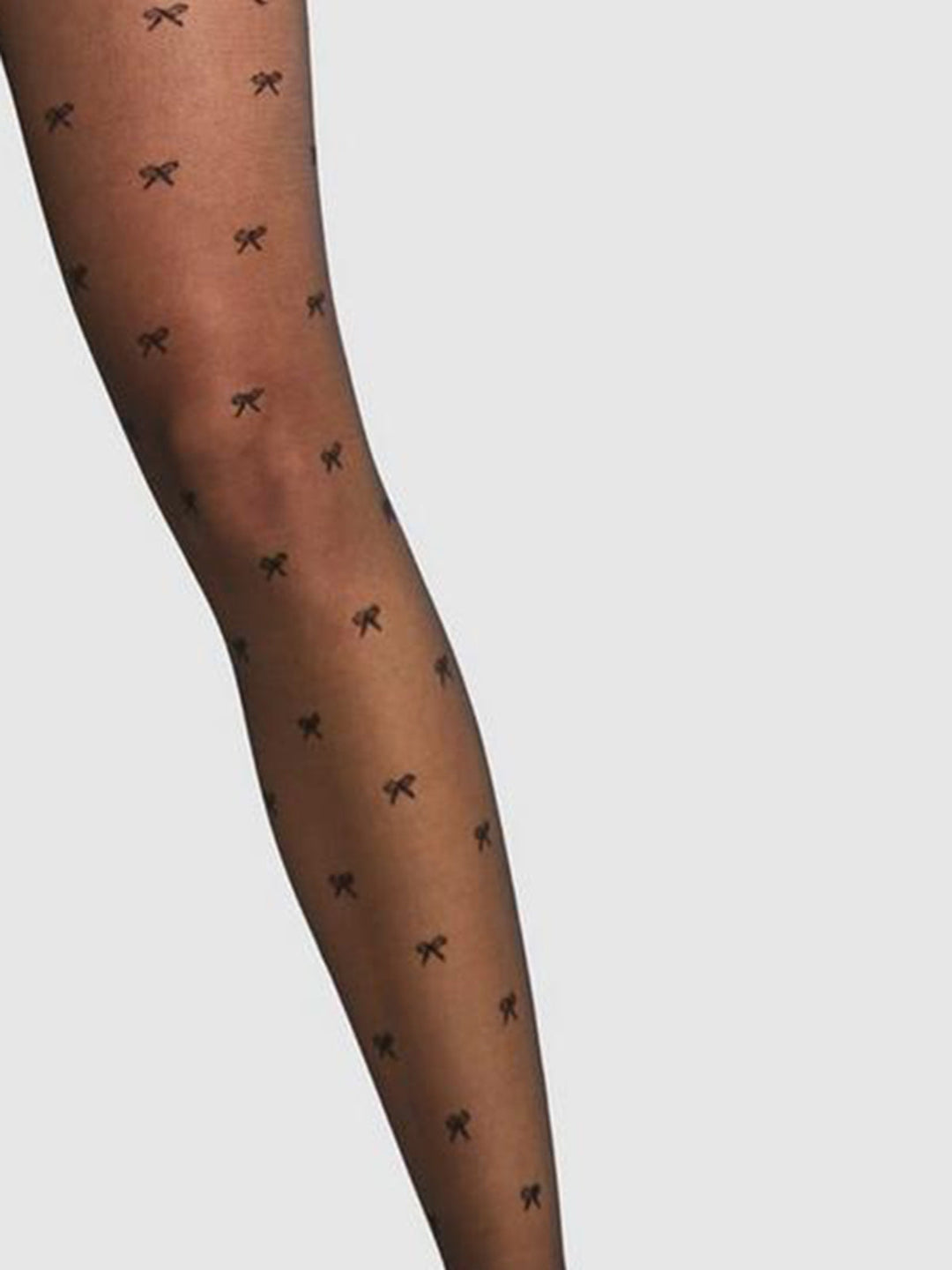 Küçük Fiyonk Desenli Tül Çorap