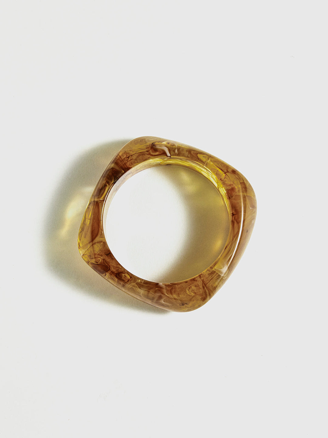 Акрилна гривна с неправилен широк ръб 