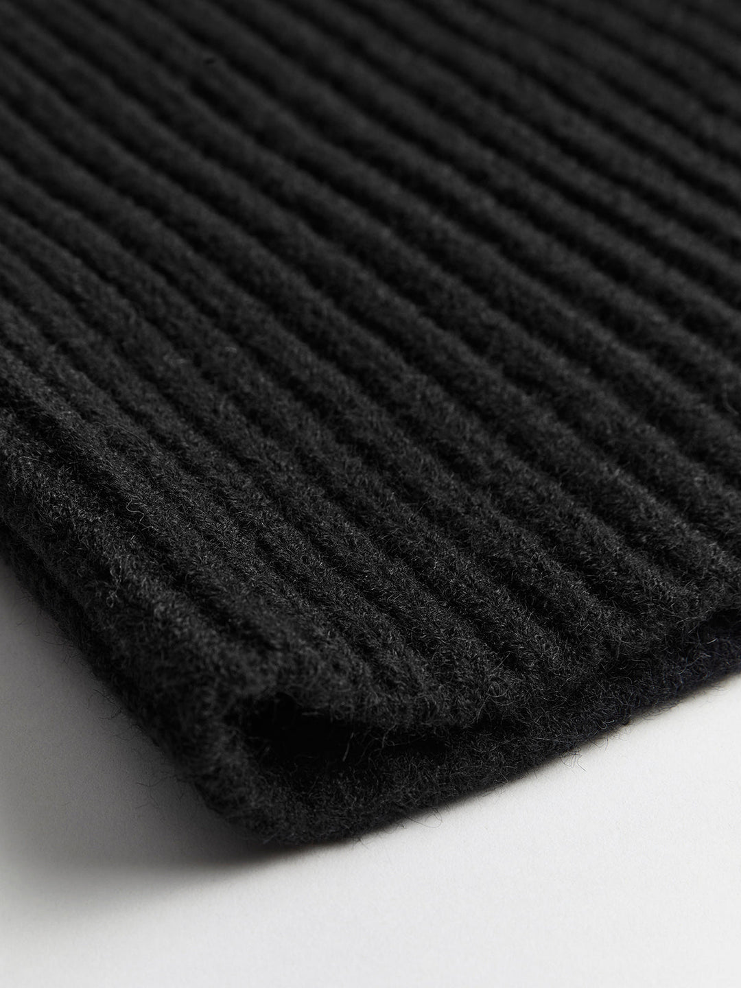 Düz Yüksek Yaka Yırtmaçlı Rüzgar GeçirmezAtkı