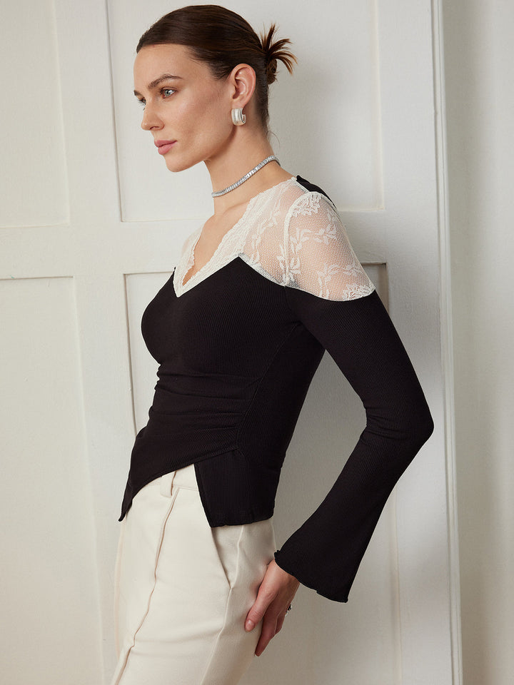 Стилна асиметрична тясна блуза с елегантни дантелени панели 