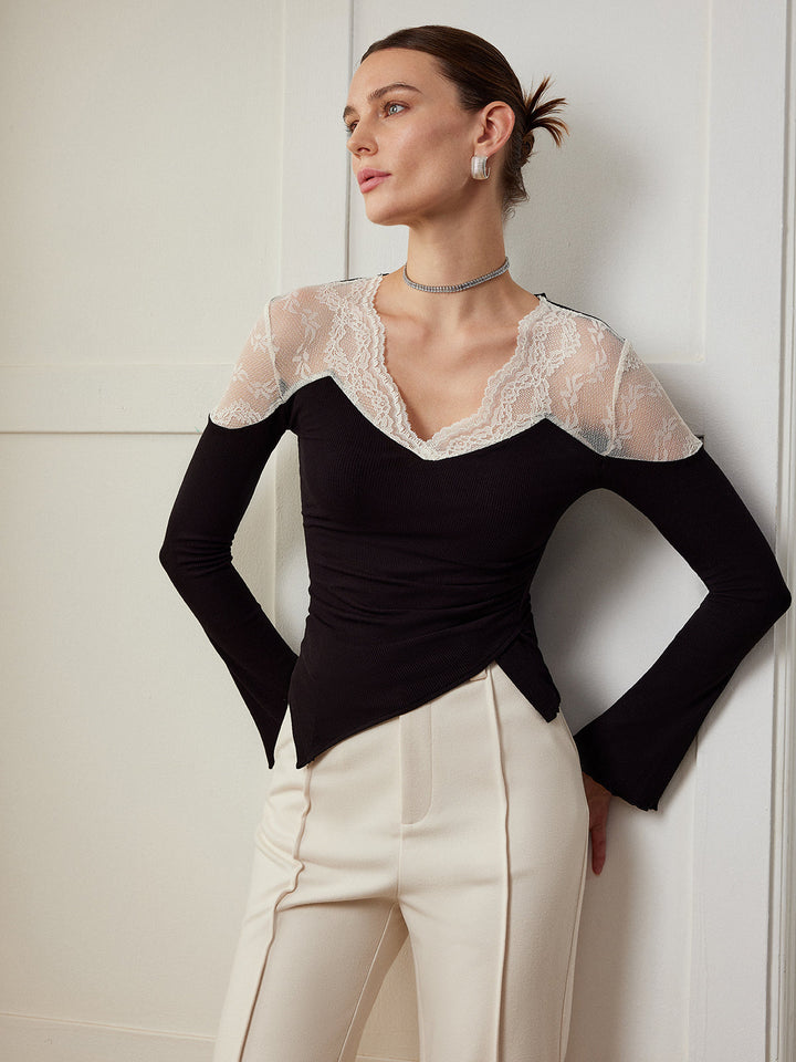 Стилна асиметрична тясна блуза с елегантни дантелени панели 