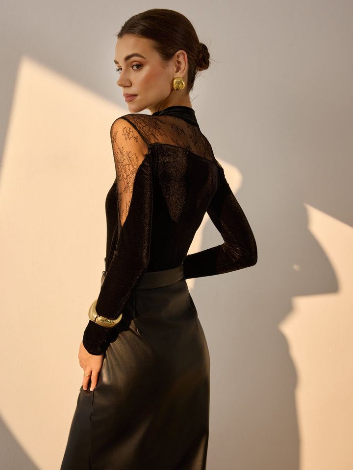 Елегантна, стилна тънка кадифена блуза с дантелени детайли 