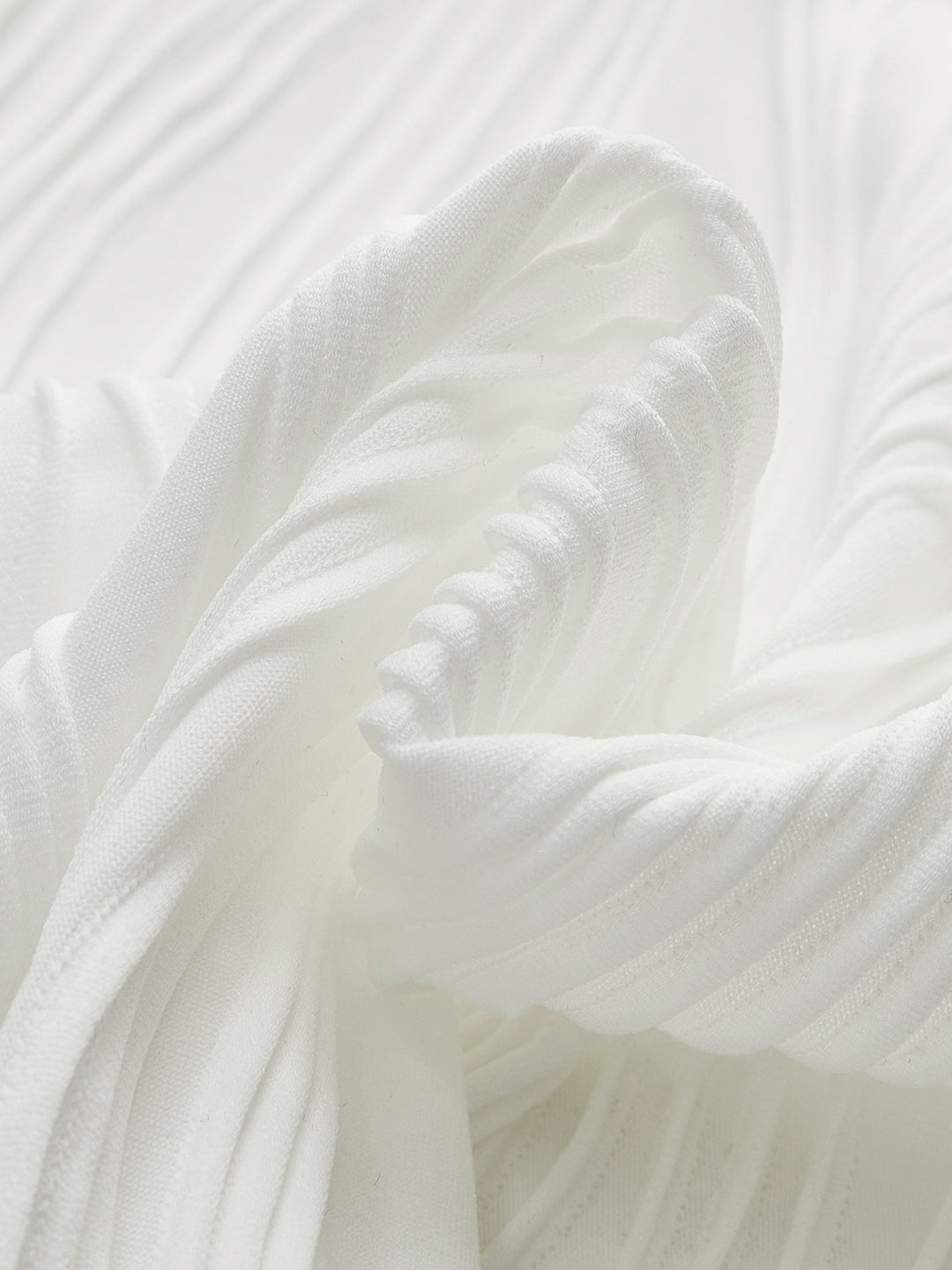 Стилна къса тениска с квадратно деколте и шевове