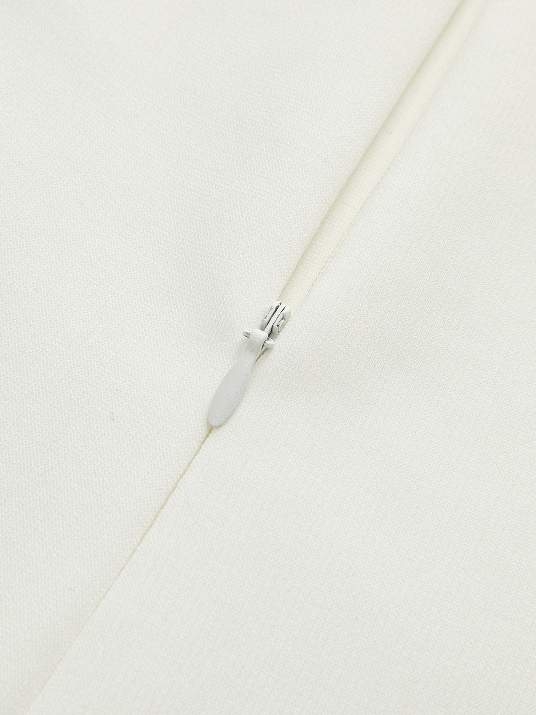 Çarpıcı 3D Çiçek Desenli Askılı Kısa Abiye Elbise Fermuar Detayıyla