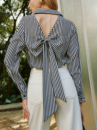 Стилна раирана блуза с отворен гръб и колан