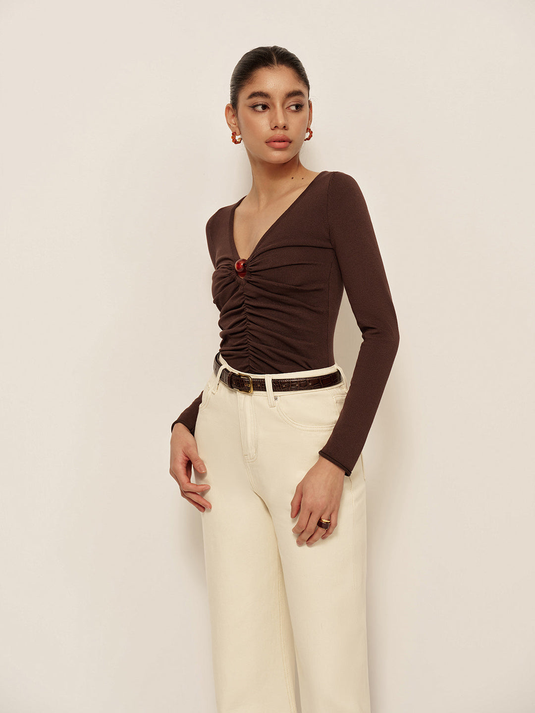 Şık V-Yaka Kesik Detaylı Plise Dar Kesim Triko Üst