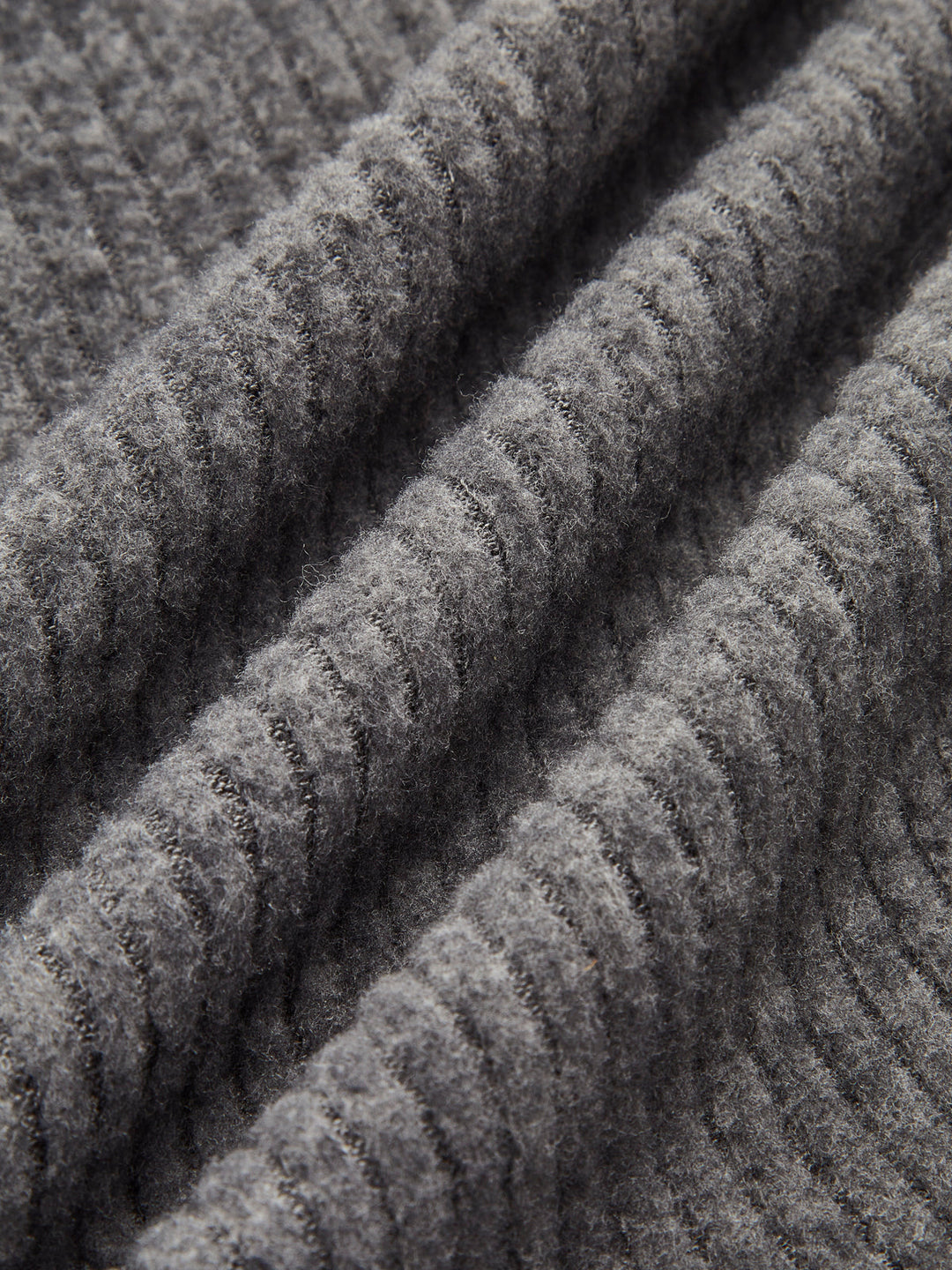 Стилен асиметричен плетен топ с прилепнала кройка и голи рамене