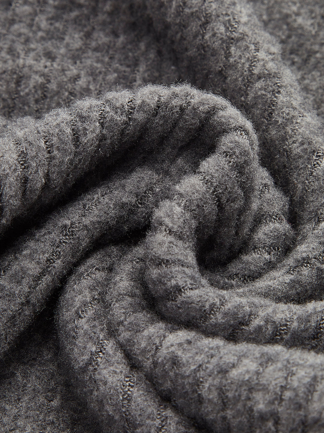 Стилен асиметричен плетен топ с прилепнала кройка и голи рамене