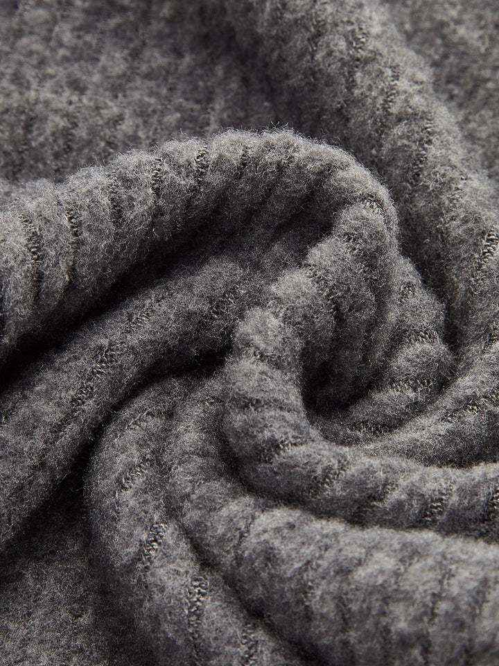 Стилен асиметричен плетен топ с прилепнала кройка и голи рамене